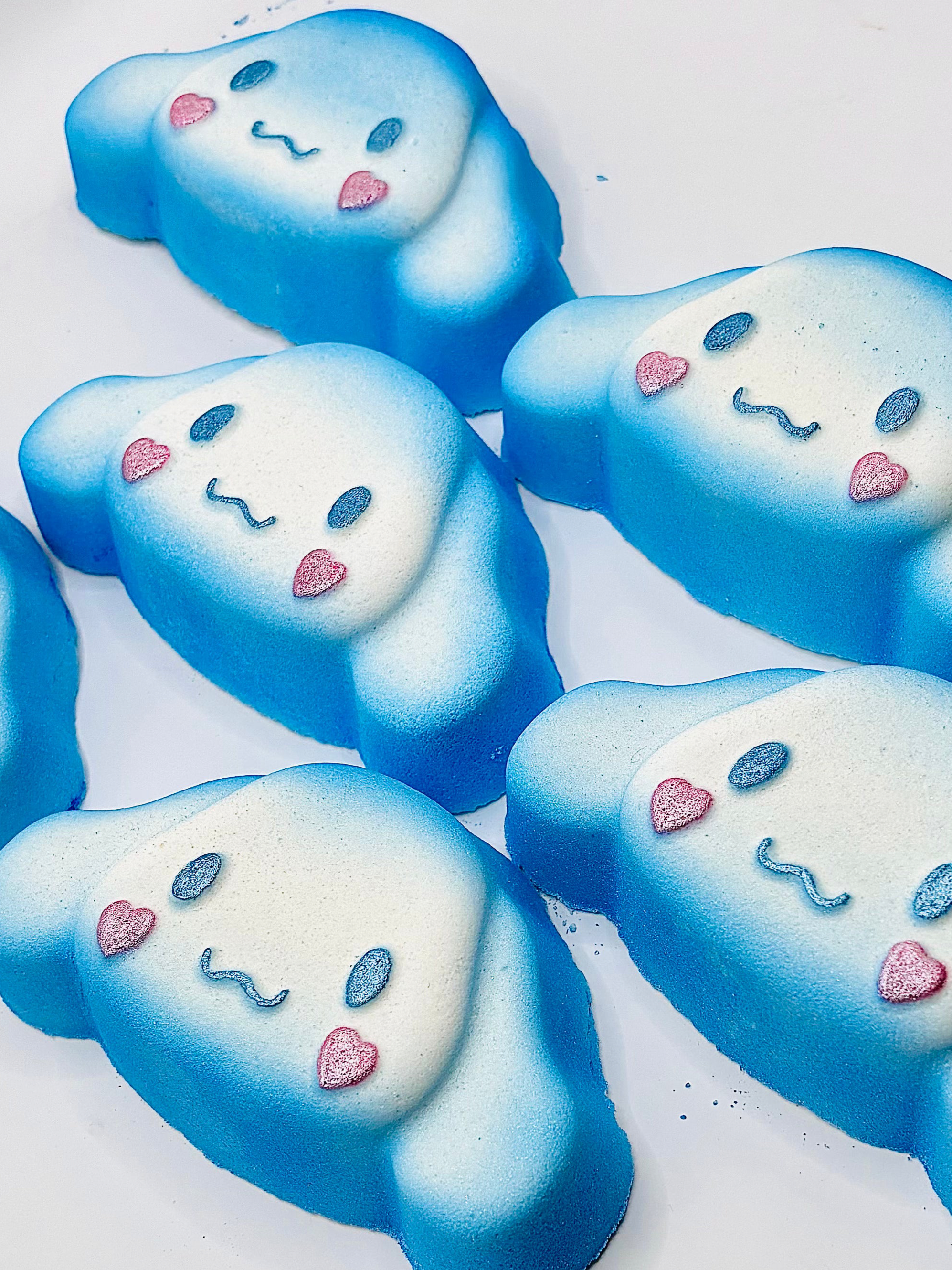 Cinnaroll Bath Bomb