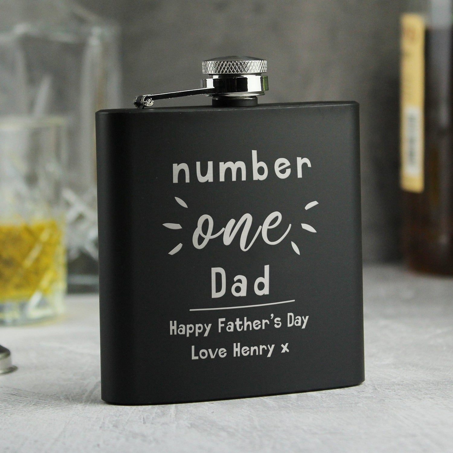 Personalised black hip flask - Lola’s gift shop <3Personalised black hip flaskLola’s gift shop <3