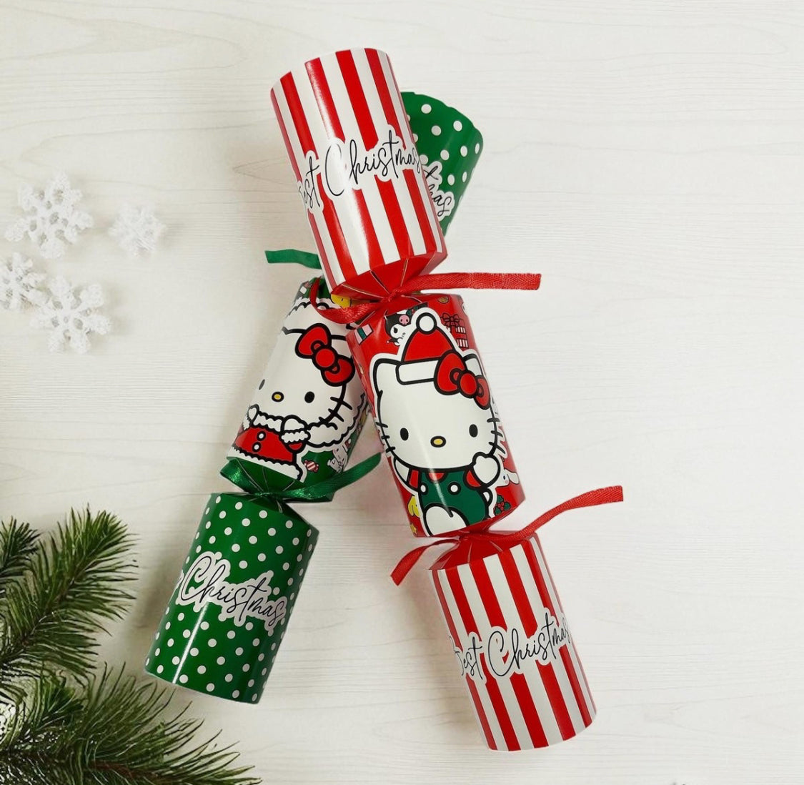 Hello kitty Christmas crackers x6
