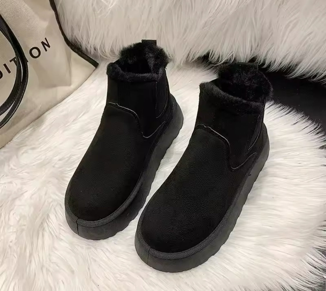 Women’s fur lined thick sole boots