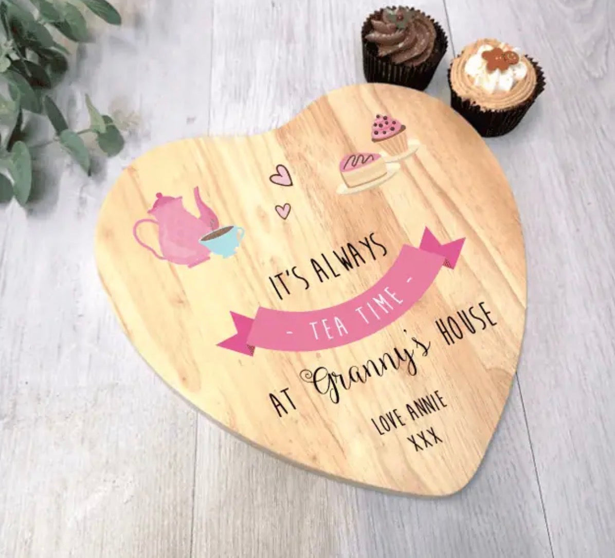 Personalised heart cake board