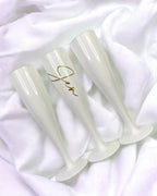 Personalised champagne flutes (plastic)